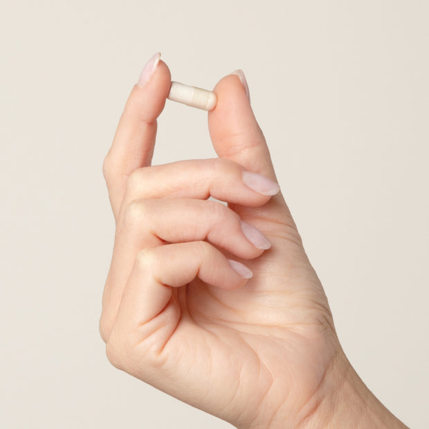 Probiolact Female Kapsel in der Hand